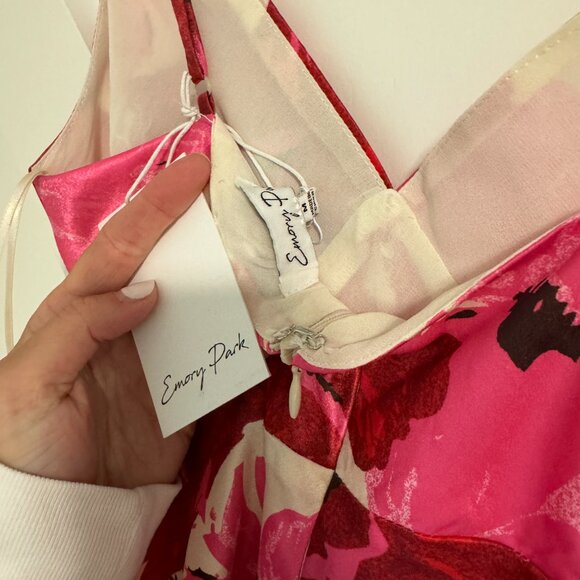 Vici Floral Maxi Dress - Picture 3 of 4